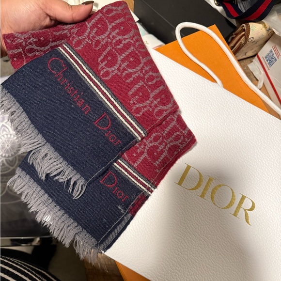Christian Dior 100% Meringwool scarf - Picture 3 of 17